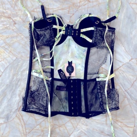 Victoria’s Secret fantasy island Silk corset 34B - Picture 3 of 8